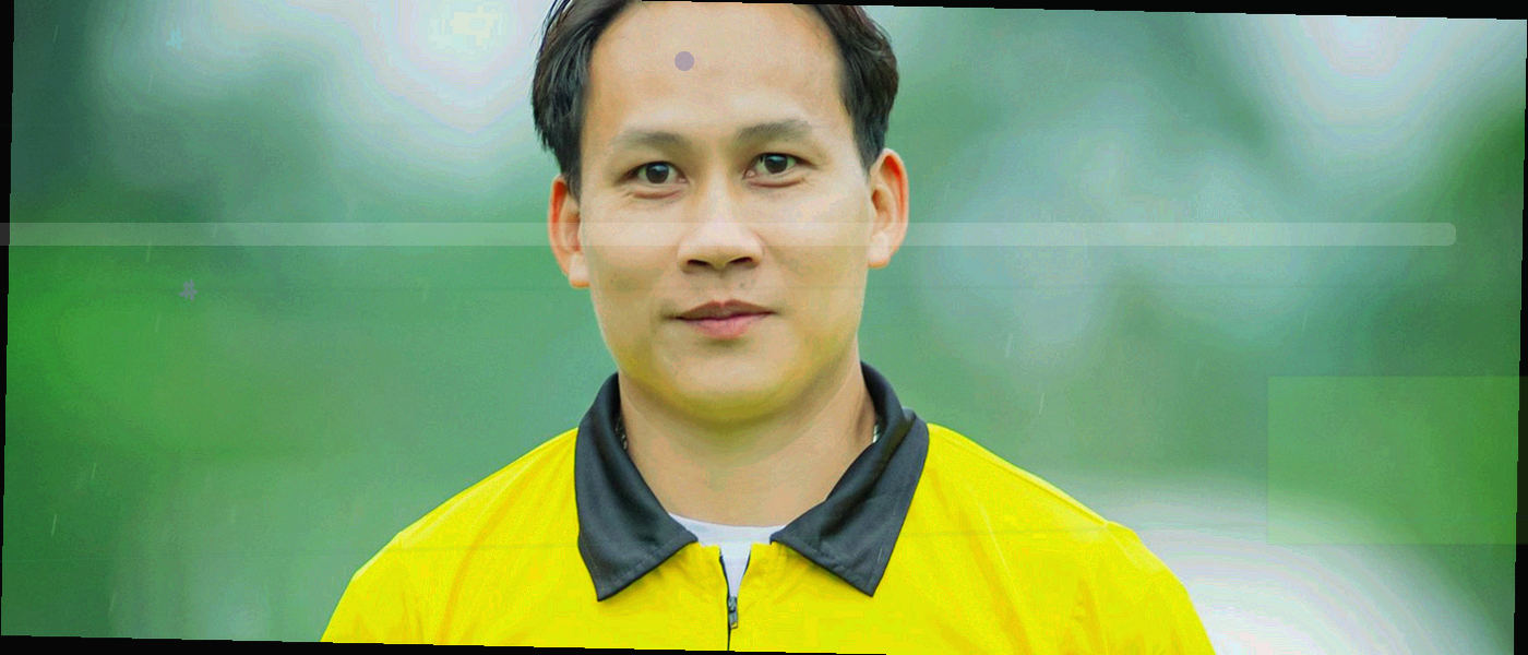 深墨蓝底色上斜向运动轨迹与设备轮廓，琥珀金高亮标记导航展开按钮